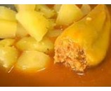 3. Plnená paprika v paradajkovej omáčke, zemiaková kaša       (120/250)g  – 1,3,7